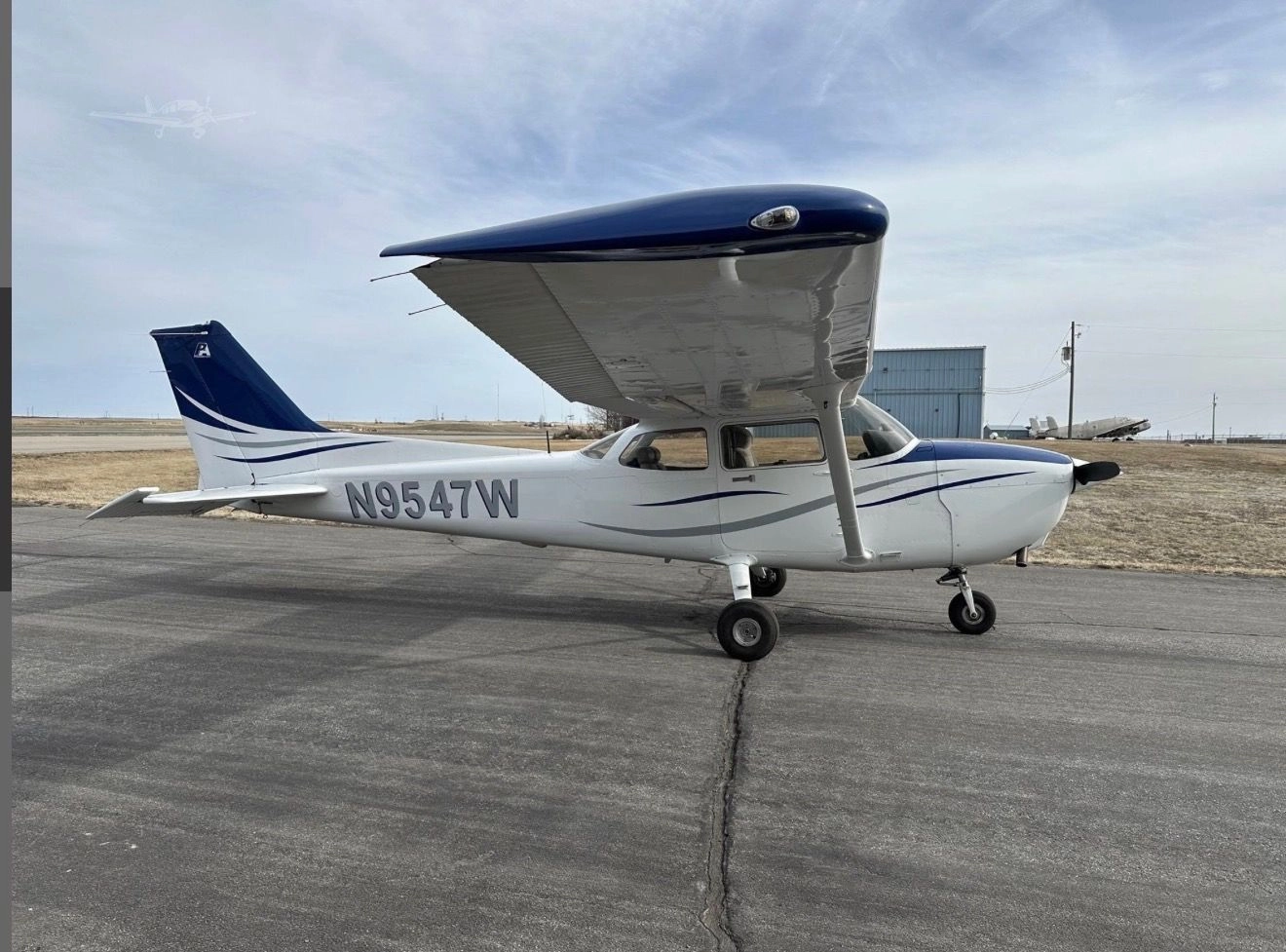 Exterior of Cessna 172R on the ramp