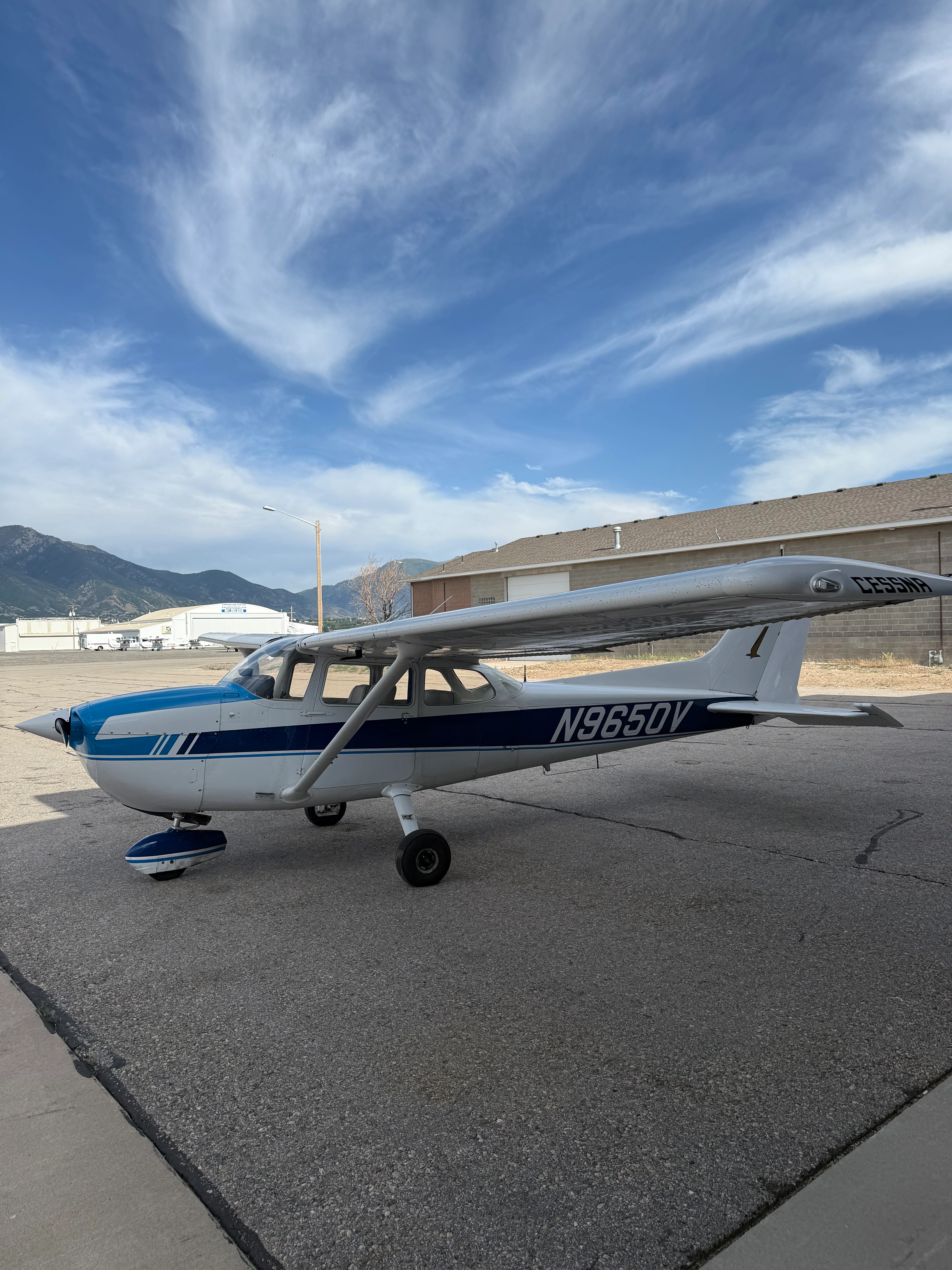Exterior of Cessna 172M on the ramp