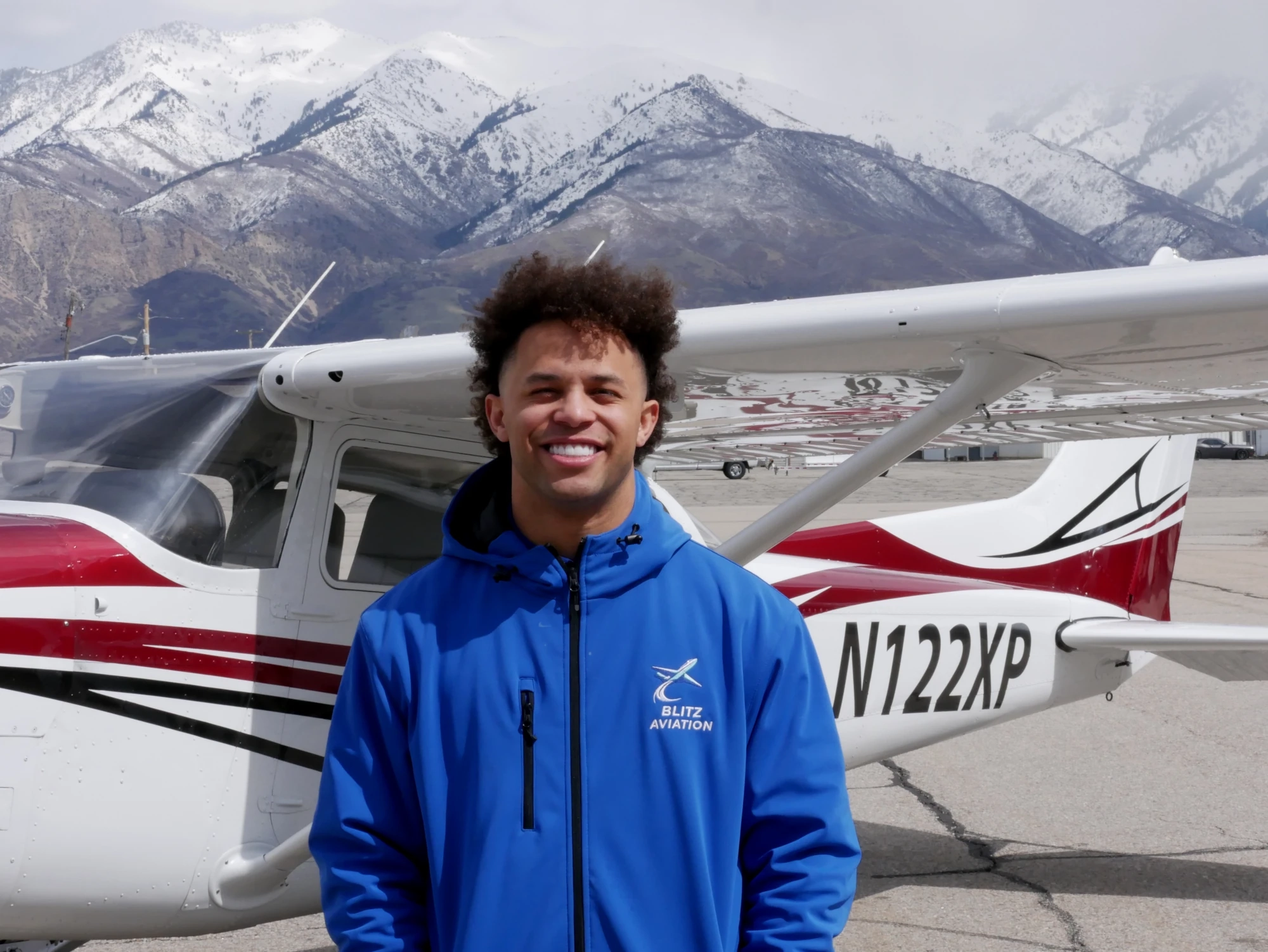 Can You Become a Pilot While Working Full-Time?
