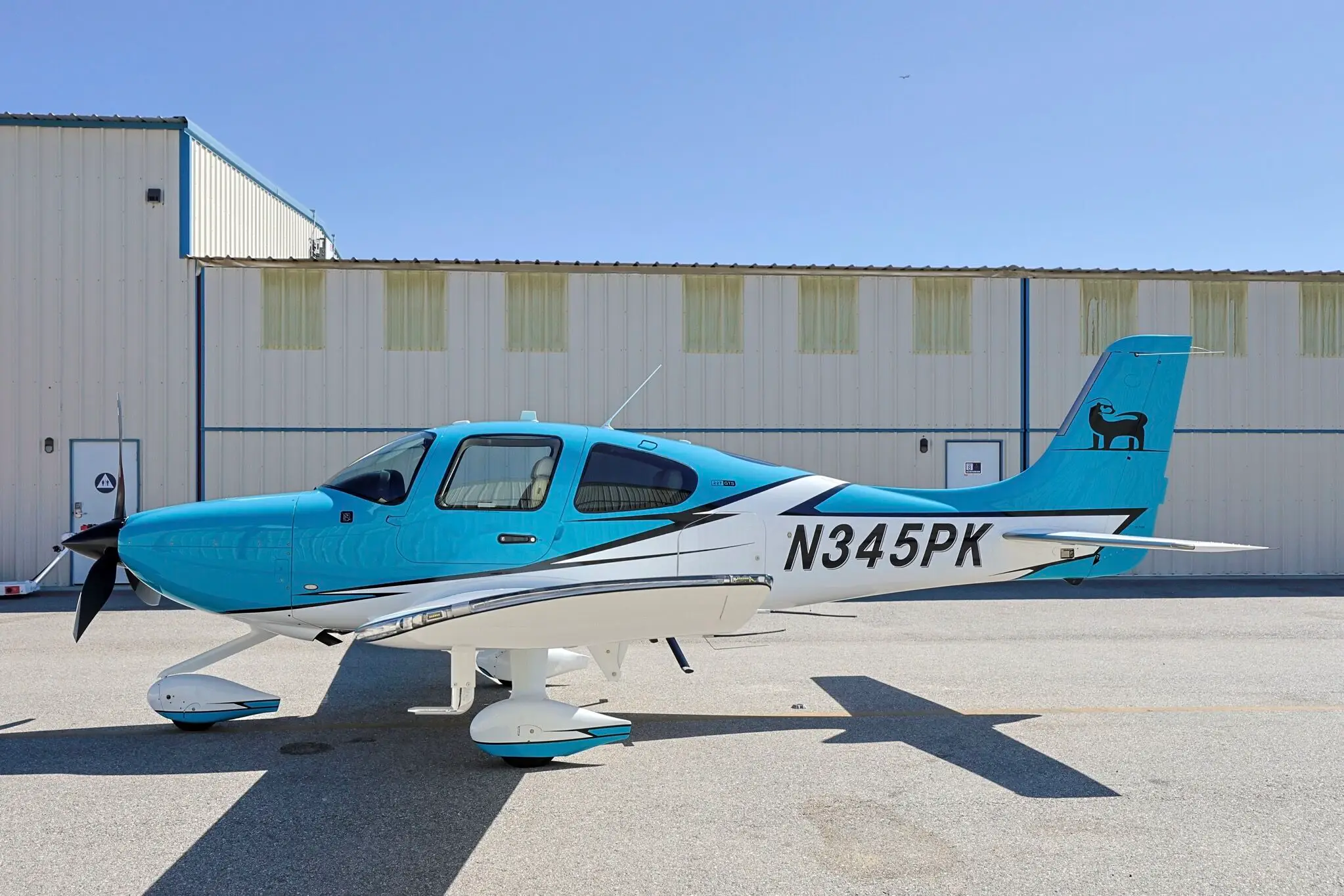 Cirrus SR22T side view